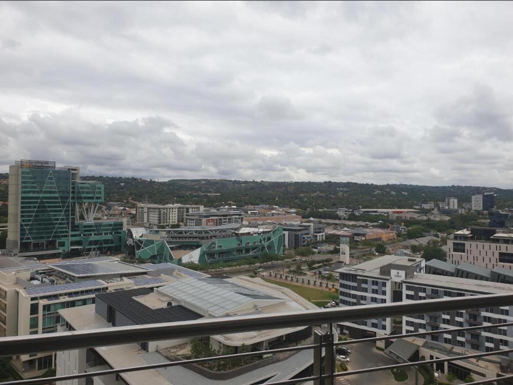 Menlyn Maine Apartments Претория Экстерьер фото