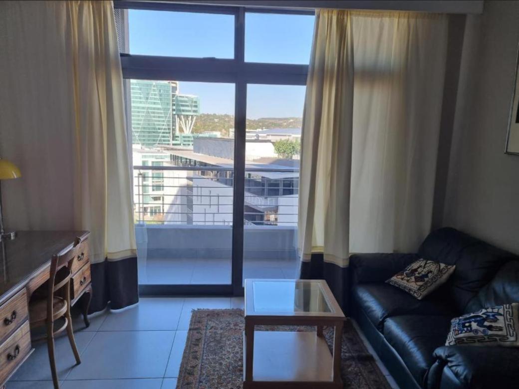 Menlyn Maine Apartments Претория Экстерьер фото