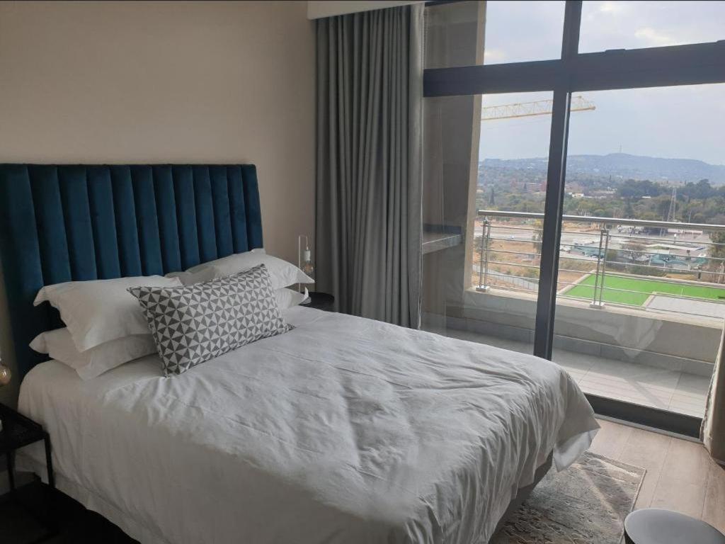 Menlyn Maine Apartments Претория Экстерьер фото