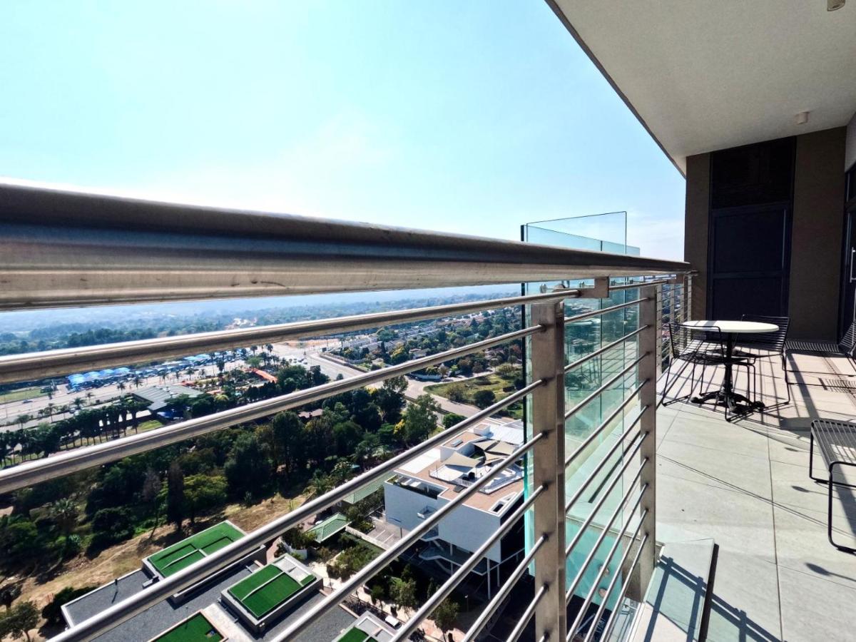 Menlyn Maine Apartments Претория Экстерьер фото