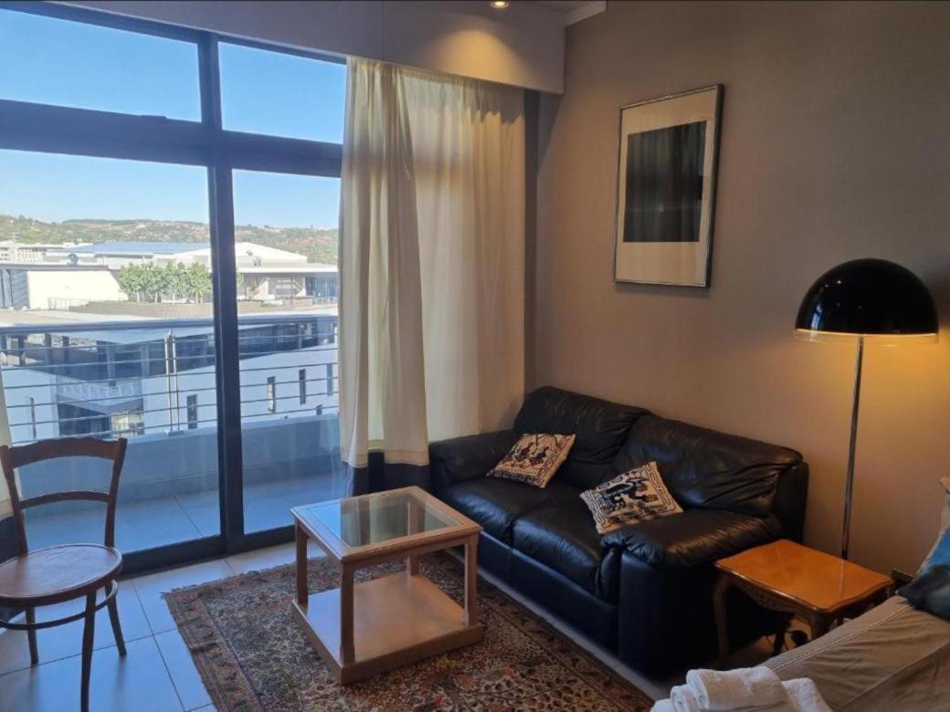 Menlyn Maine Apartments Претория Экстерьер фото