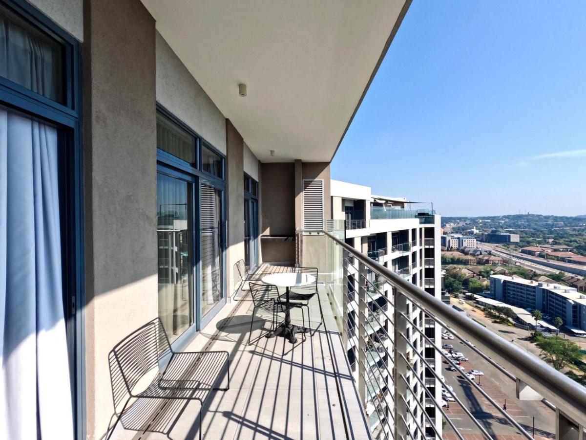Menlyn Maine Apartments Претория Экстерьер фото