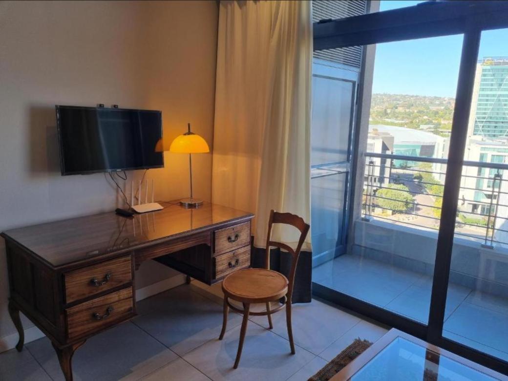 Menlyn Maine Apartments Претория Экстерьер фото