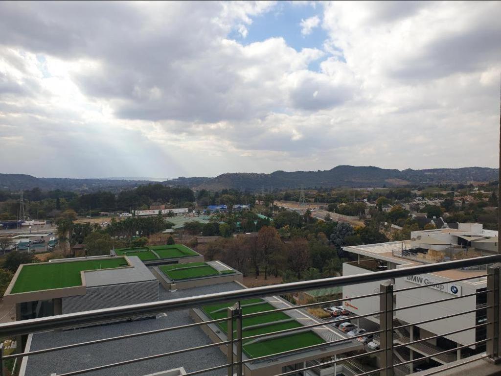 Menlyn Maine Apartments Претория Экстерьер фото