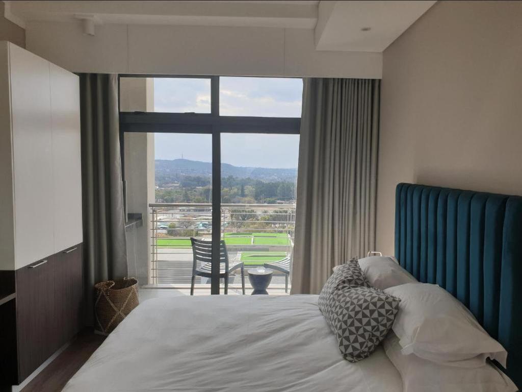 Menlyn Maine Apartments Претория Экстерьер фото