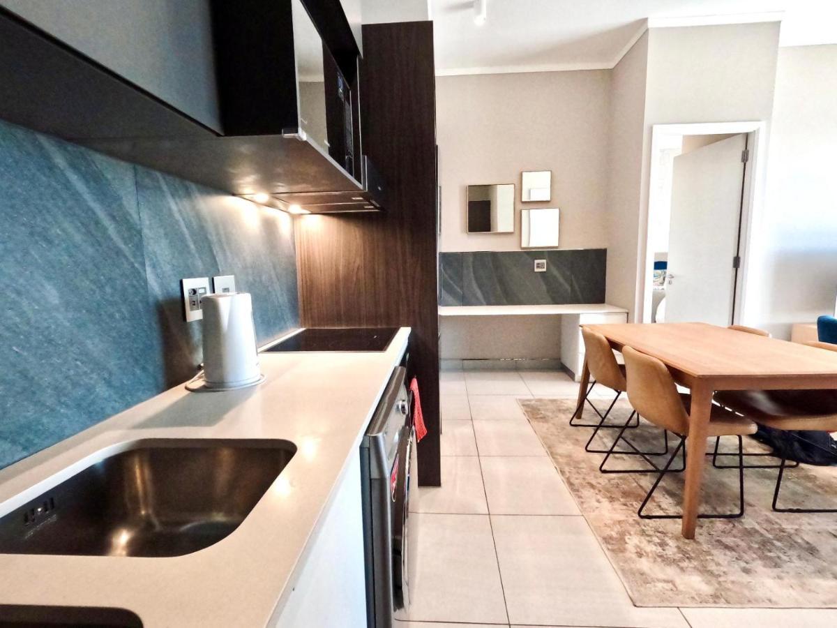 Menlyn Maine Apartments Претория Экстерьер фото